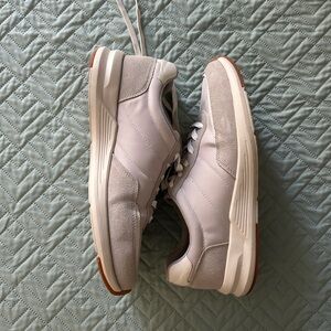 Peter Millar Men's Gray and White Sneakers 11.5